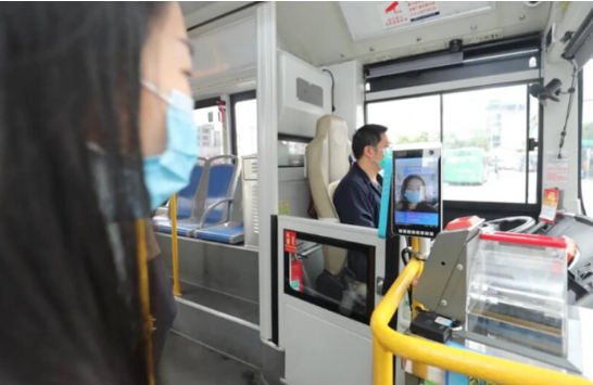 公交車上安裝測溫人臉識(shí)別